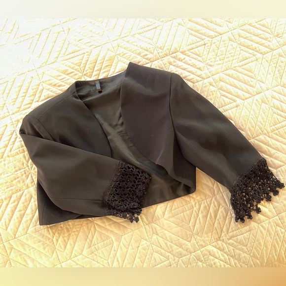 3 piece Special Occasion dress. - Picture 4 of 7